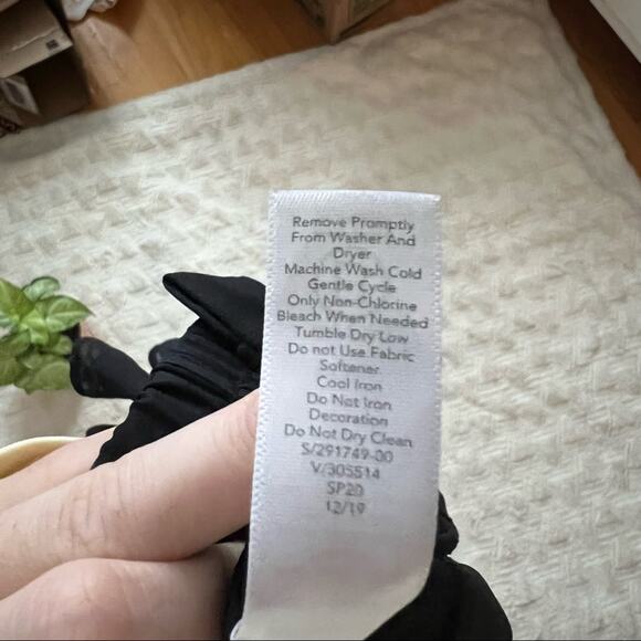 Athleta Mesh Racer Run Shorts 4" in  Black - Picture 8 of 8